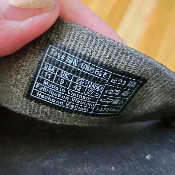 Men's Size 11 Teva Black Flipflops - Picture 9 of 15